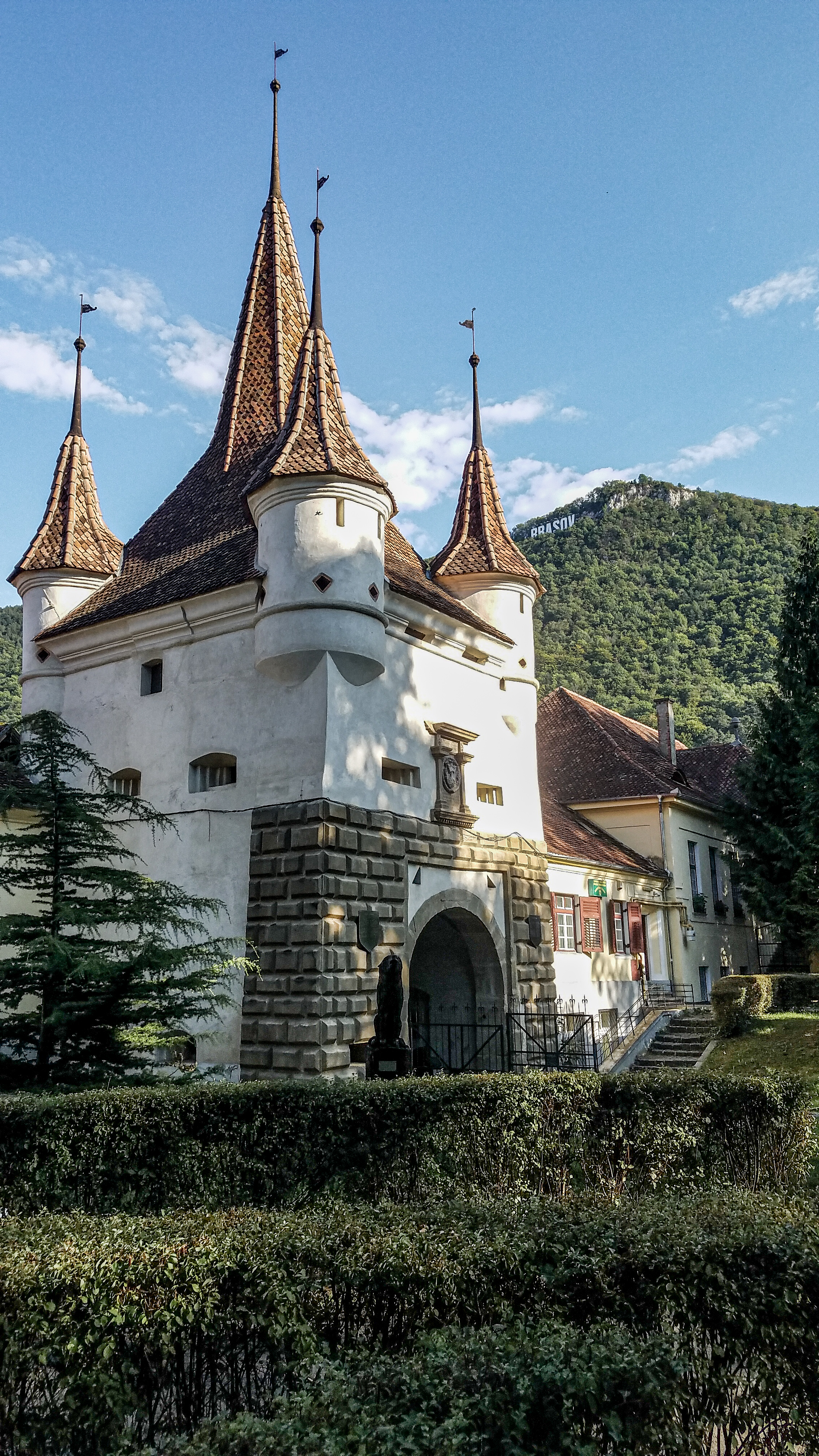 Poarta Ecaterinei v Brașově – brána spojující městské centrum s historickým čtvrtí Șchei.